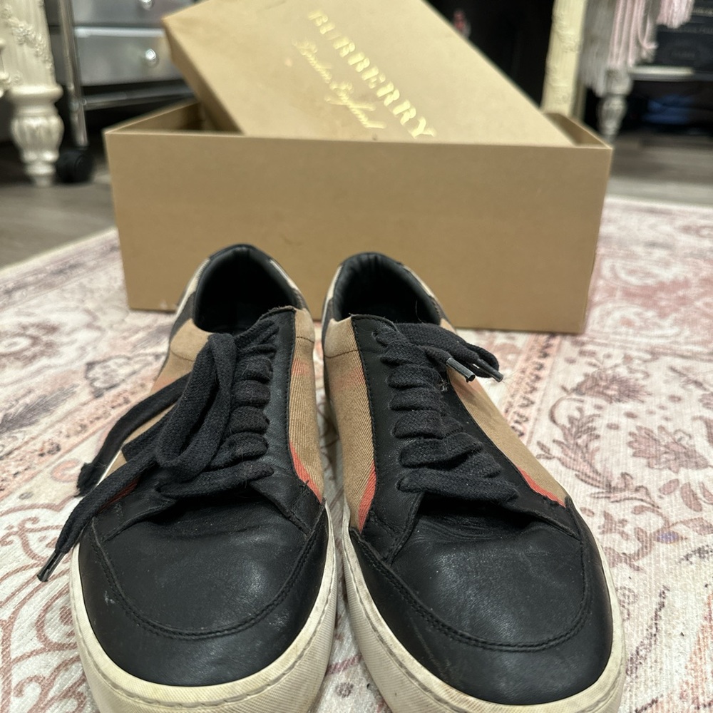 Burberry Sneakers - Picture 2 of 4